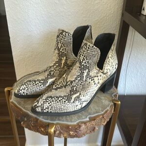 Blondo waterproof Eliza bootie in snakeskin